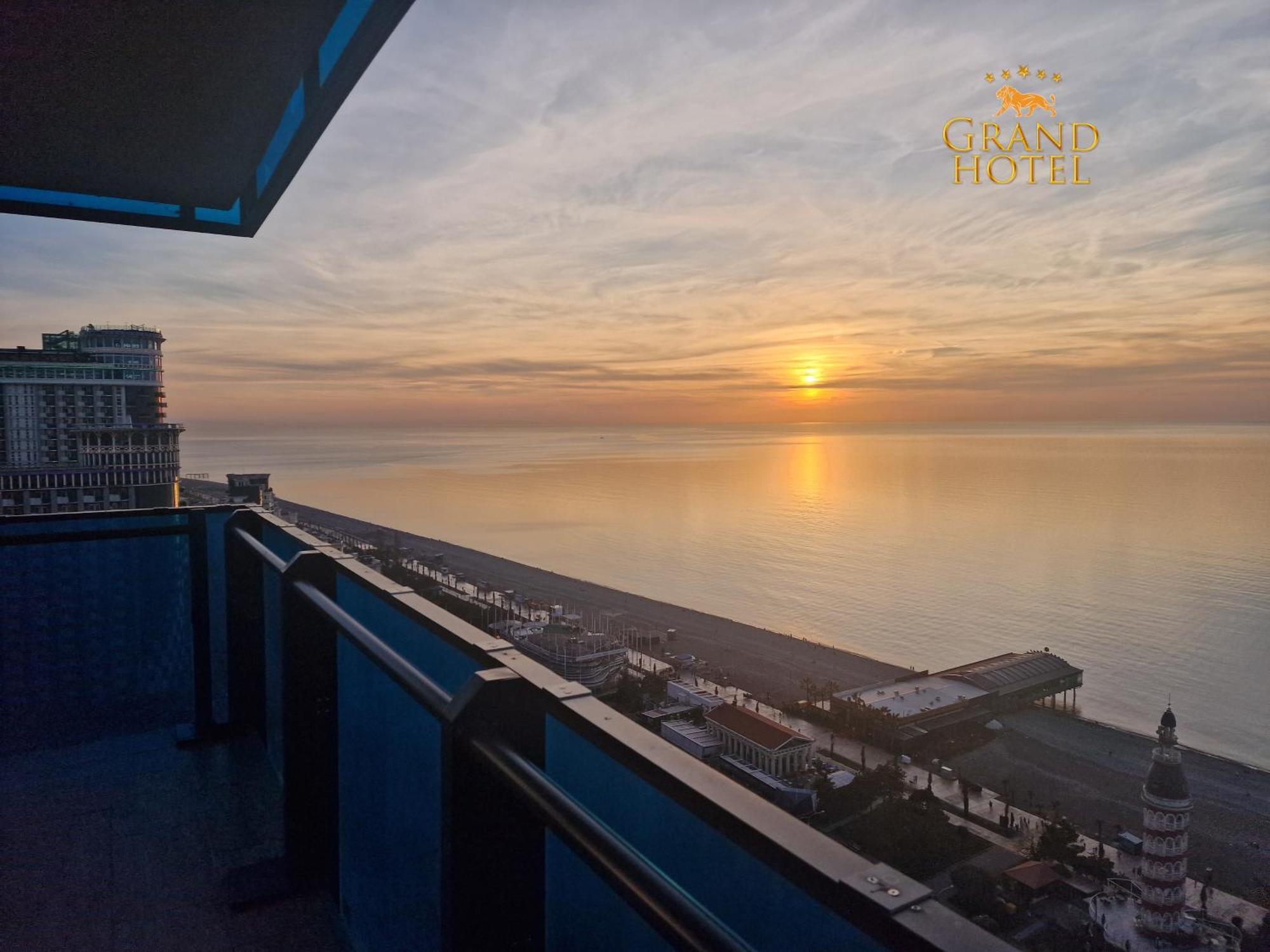 Grand Hotel ☆ Orbi City Batumi Luaran gambar